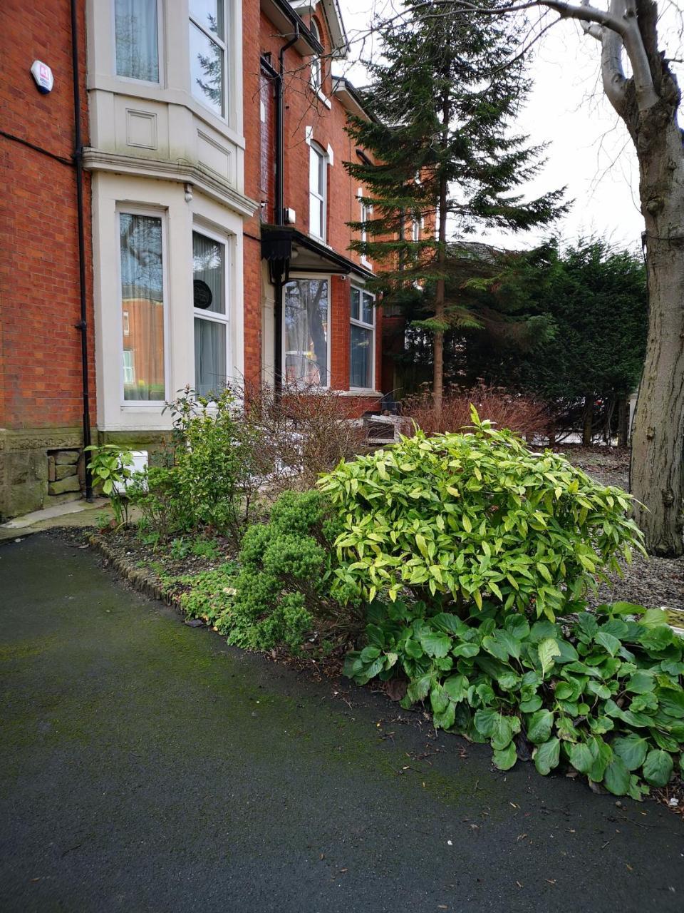 Chimneys Guest House Blackburn  Dış mekan fotoğraf